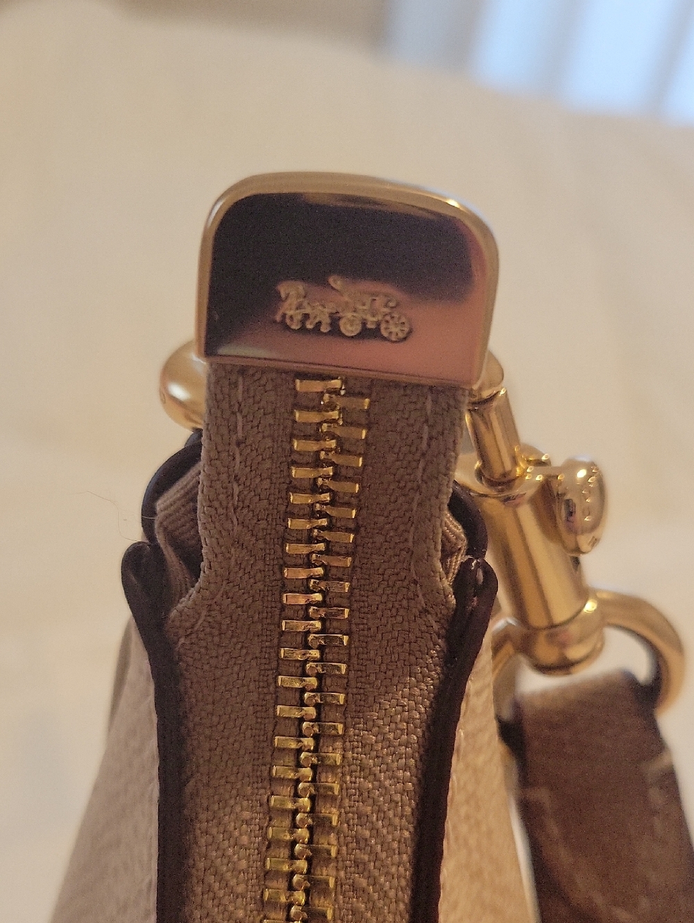 Like New Signature Coach Teri Hobo - Picture 11 of 13